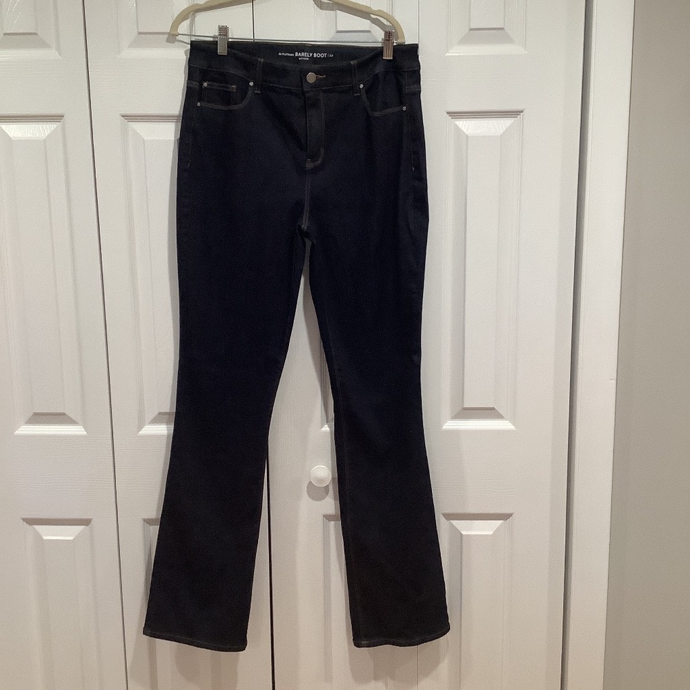Chico’s dark denim Barely Bootcut Jeans size 1.5 tall